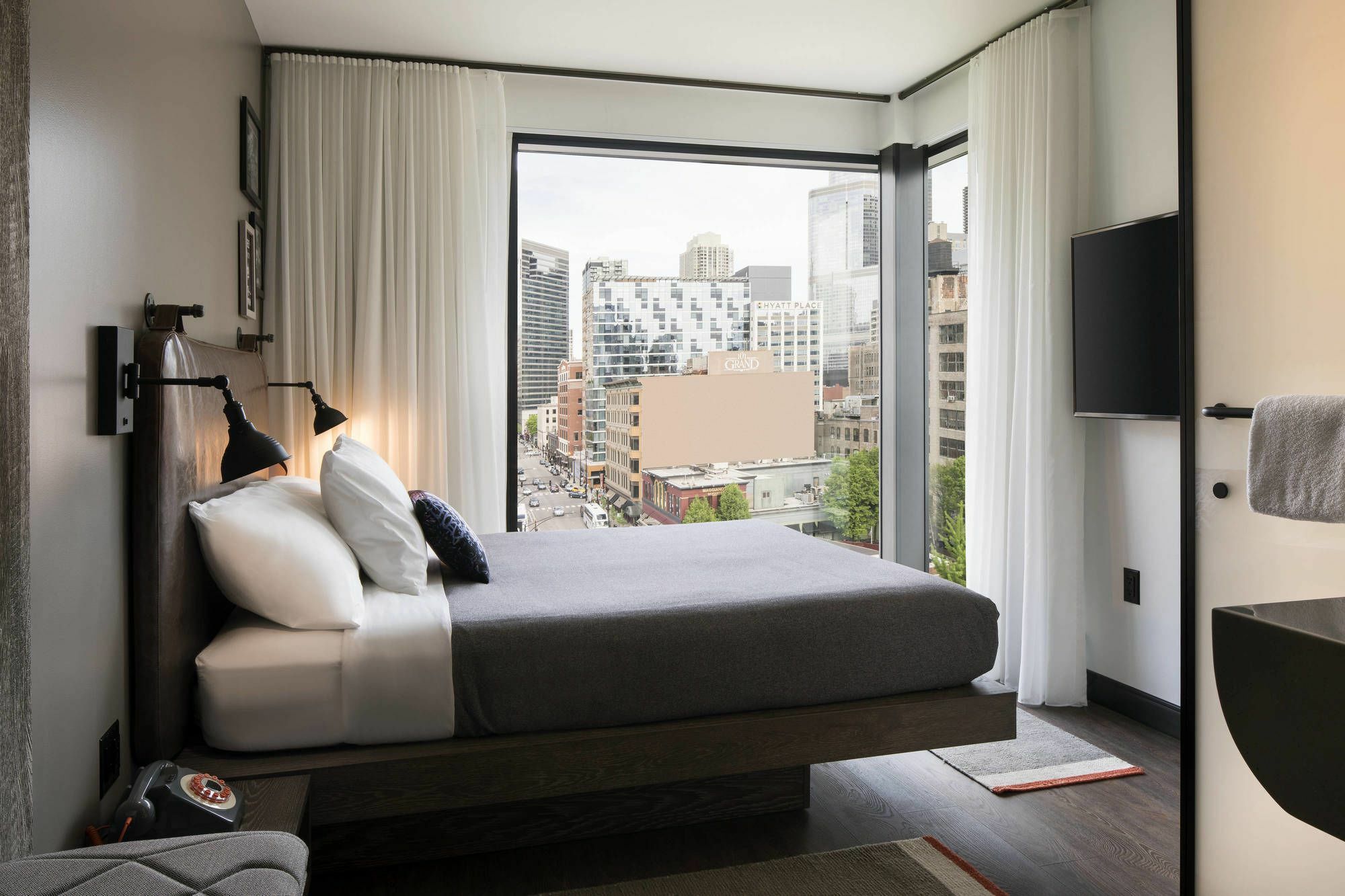 Moxy Chicago Downtown Hotel Exterior photo